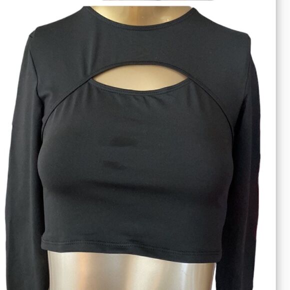 Black crop top T long sleeve, peekaboo slit on the chest - Picture 1 of 5